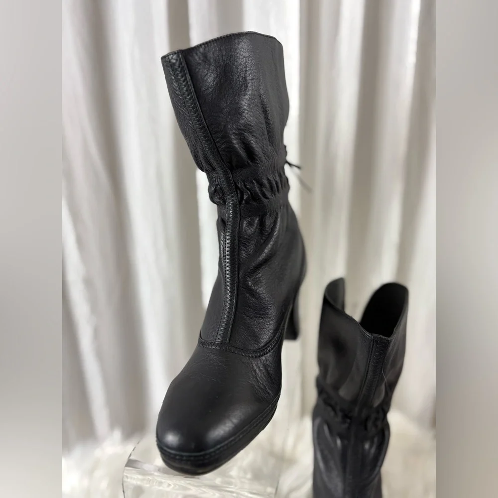 Clarks Artisan Collection Black Heeled Bootie - Picture 2 of 9